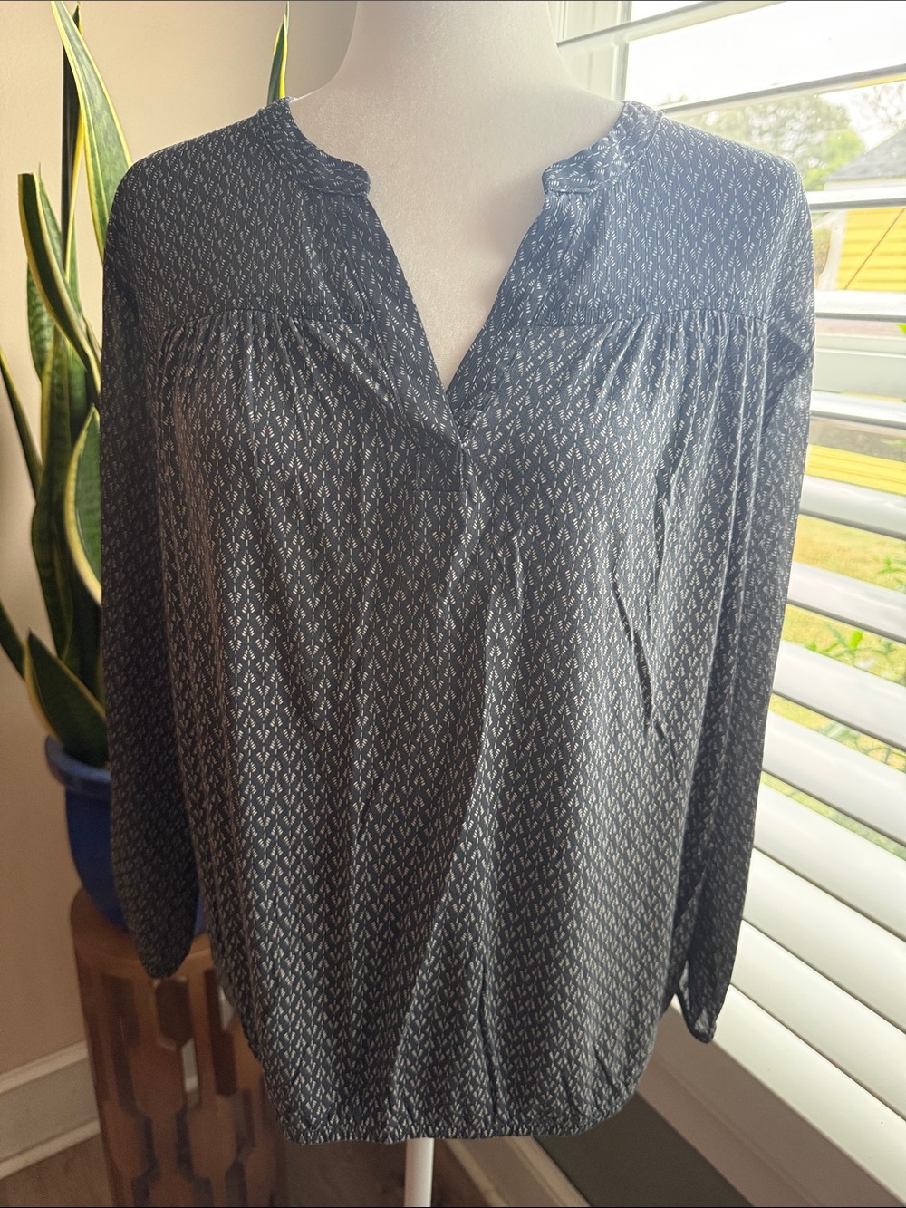 LOFT Navy Leaf Print Peasant Blouse Elastic Hem EUC